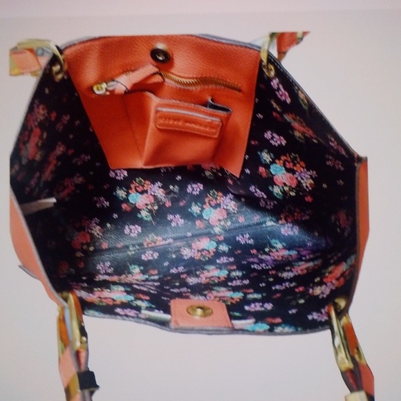 Steve Madden 2 Bag Tote Set - Picture 3 of 16